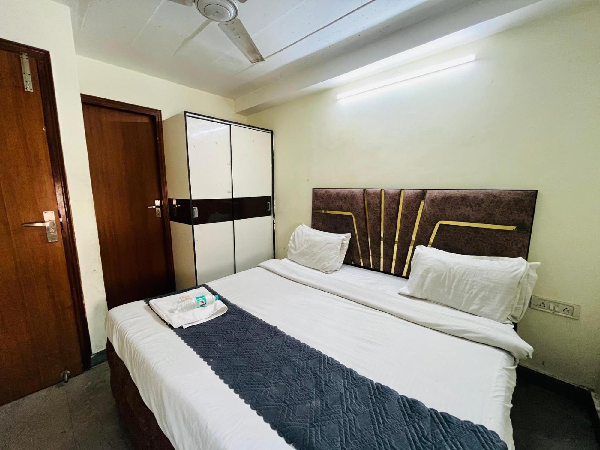 Hotel Roomshala 152 Sukoon 3*