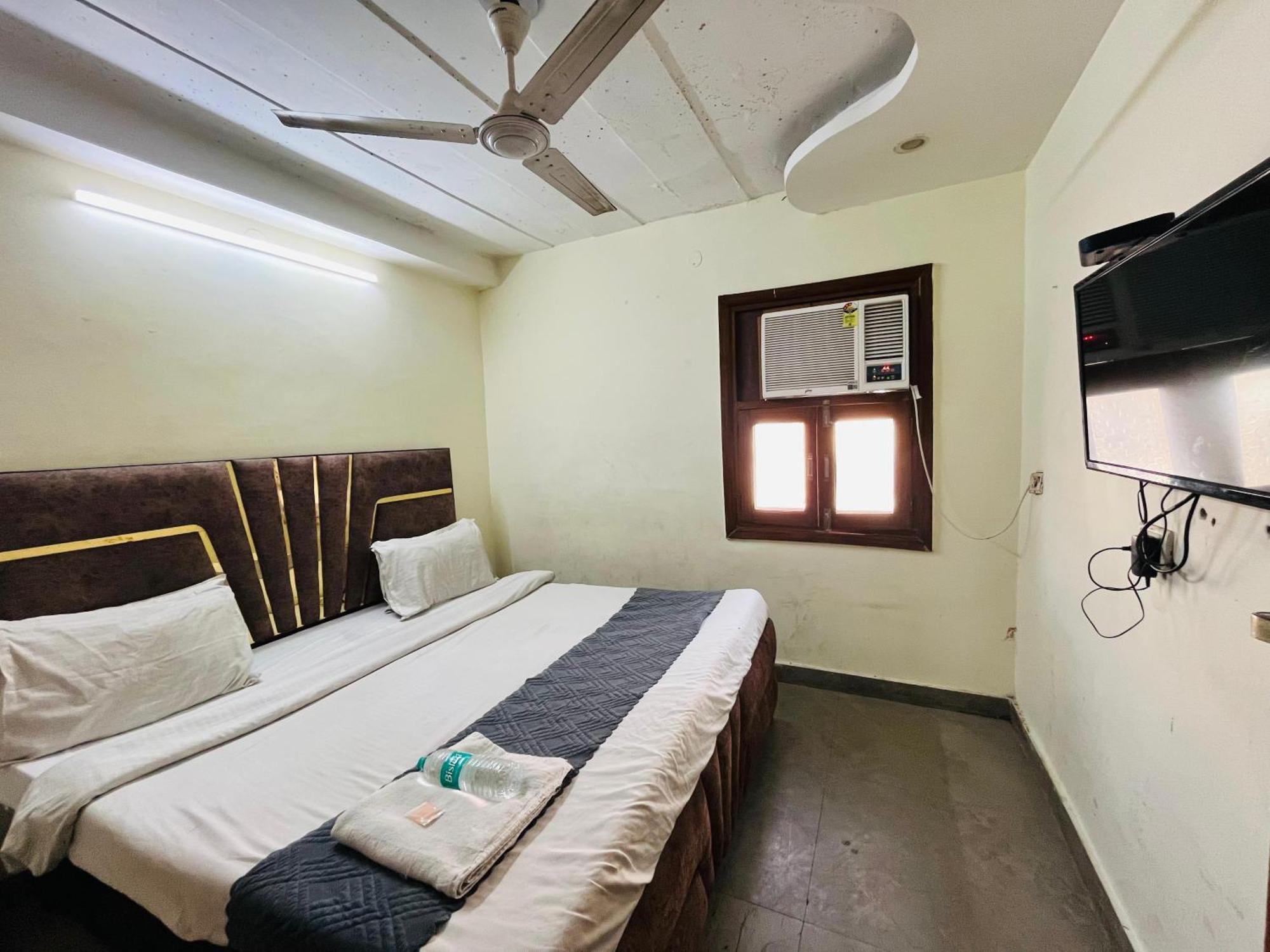 Roomshala 152 Sukoon Hotel New Delhi