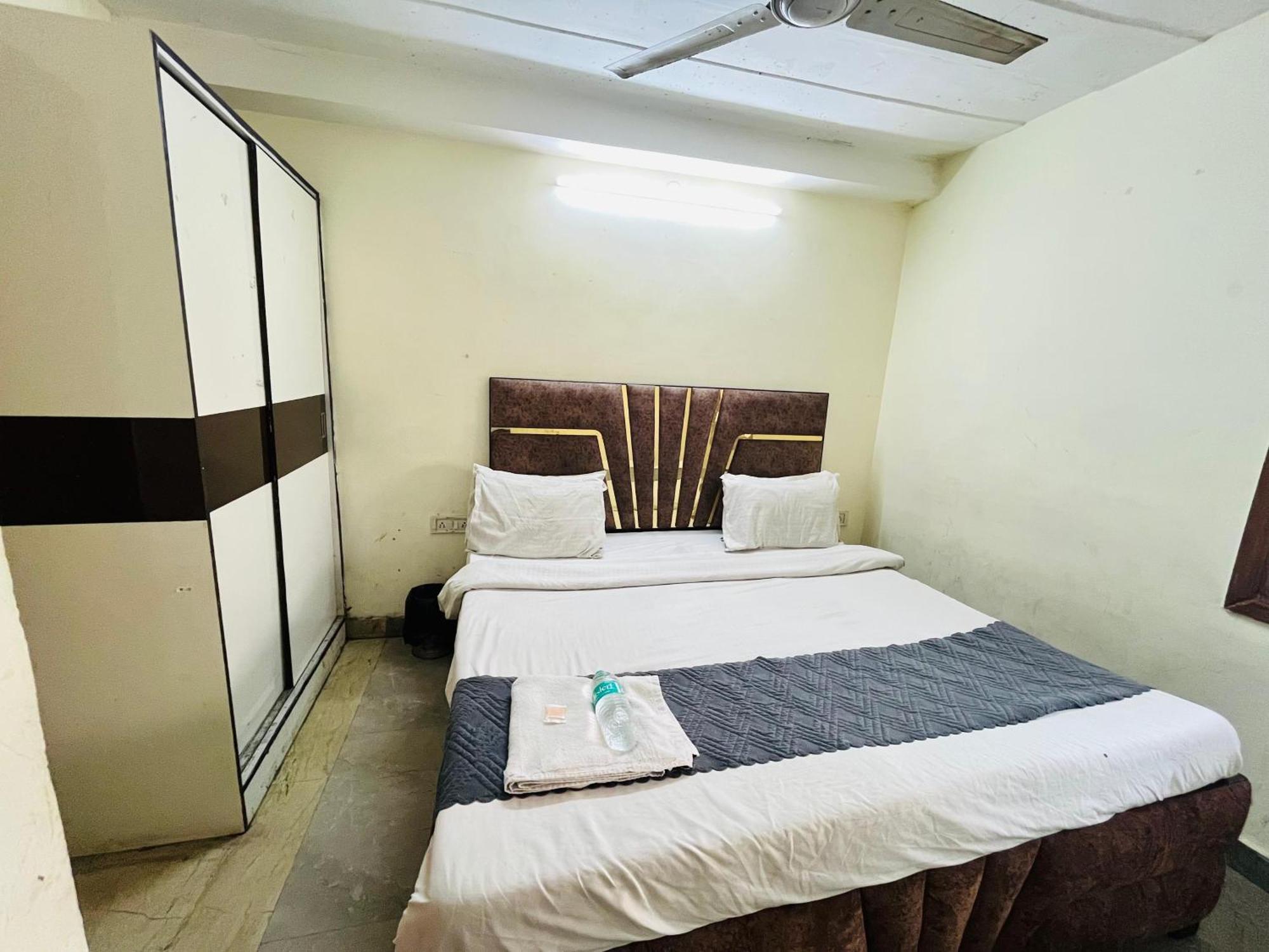 Hotel Roomshala 152 Sukoon New Delhi