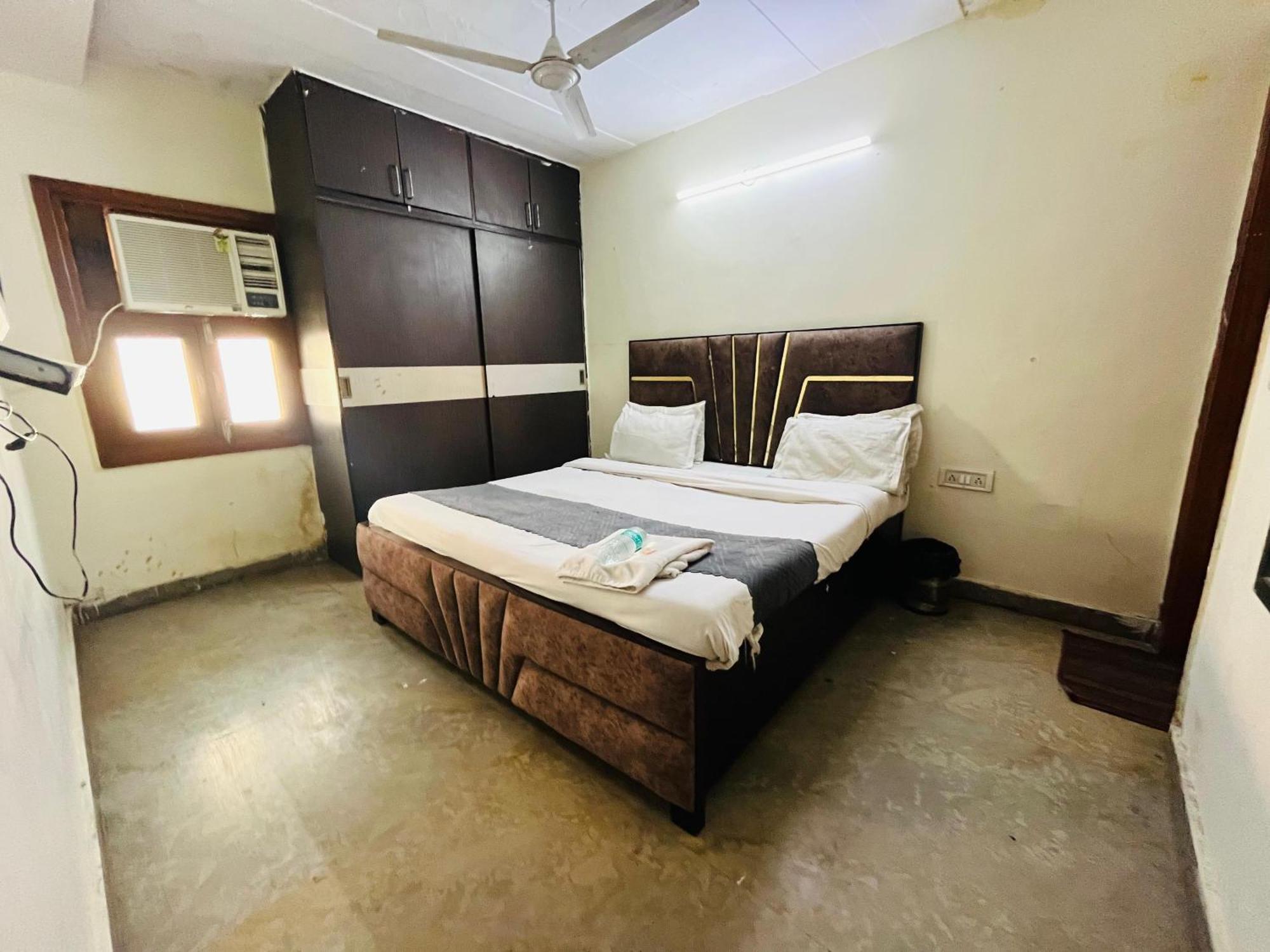 Roomshala 152 Sukoon Hotel