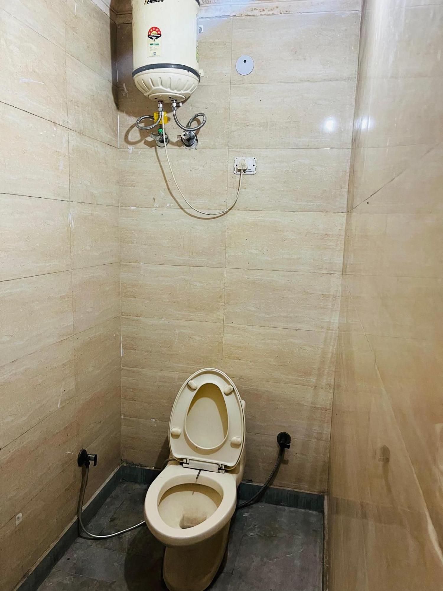 Roomshala 152 Sukoon Hotel New Delhi