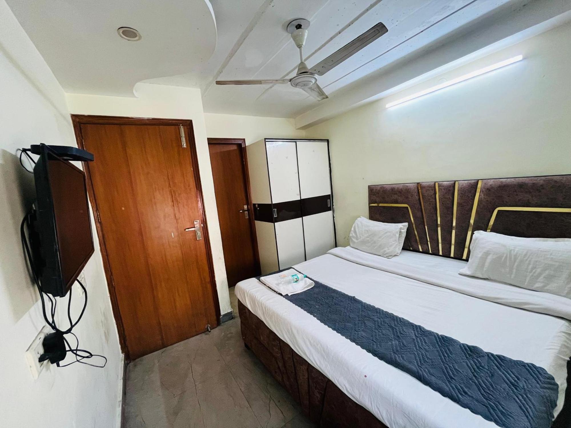 Roomshala 152 Sukoon 3* New Delhi