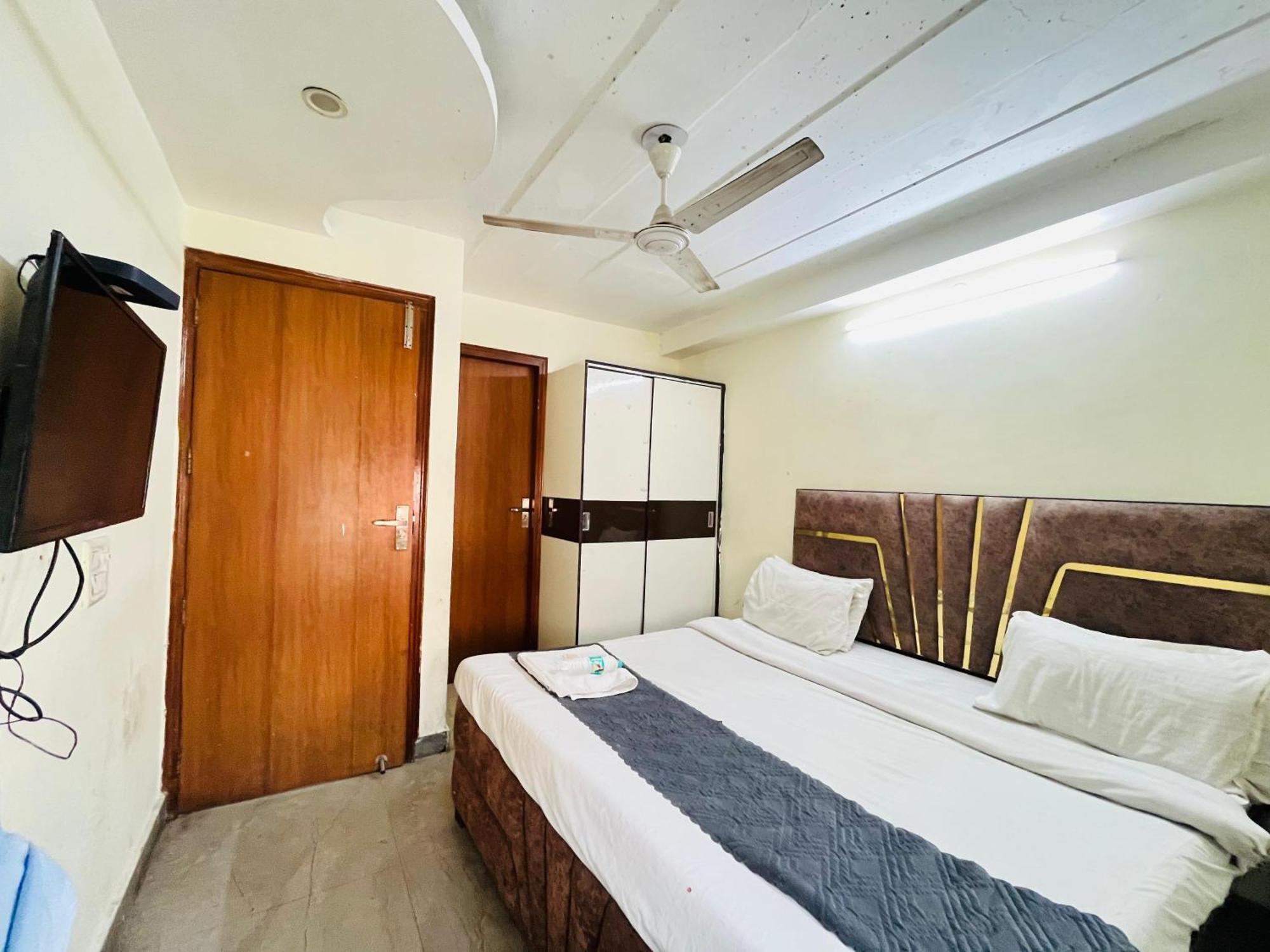 Roomshala 152 Sukoon Hotel 3*