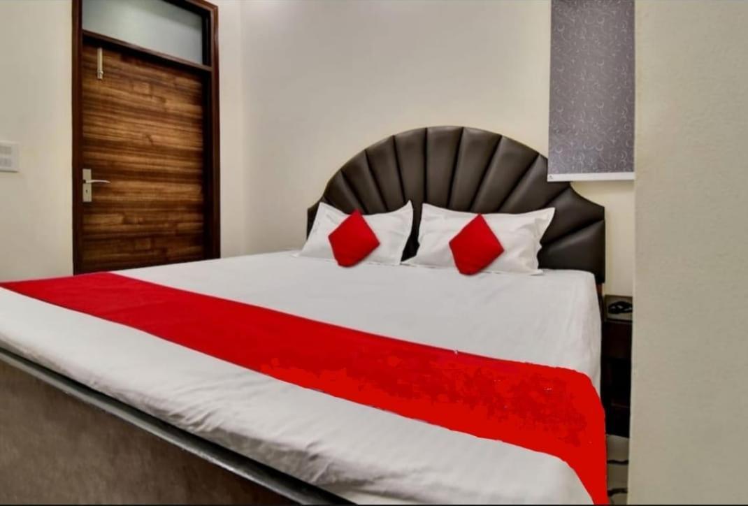 Roomshala 152 Sukoon Hotel 3*