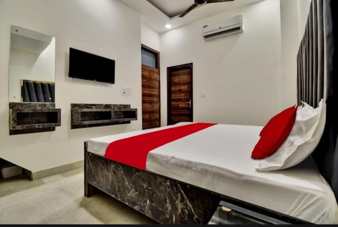 Roomshala 152 Sukoon 3*