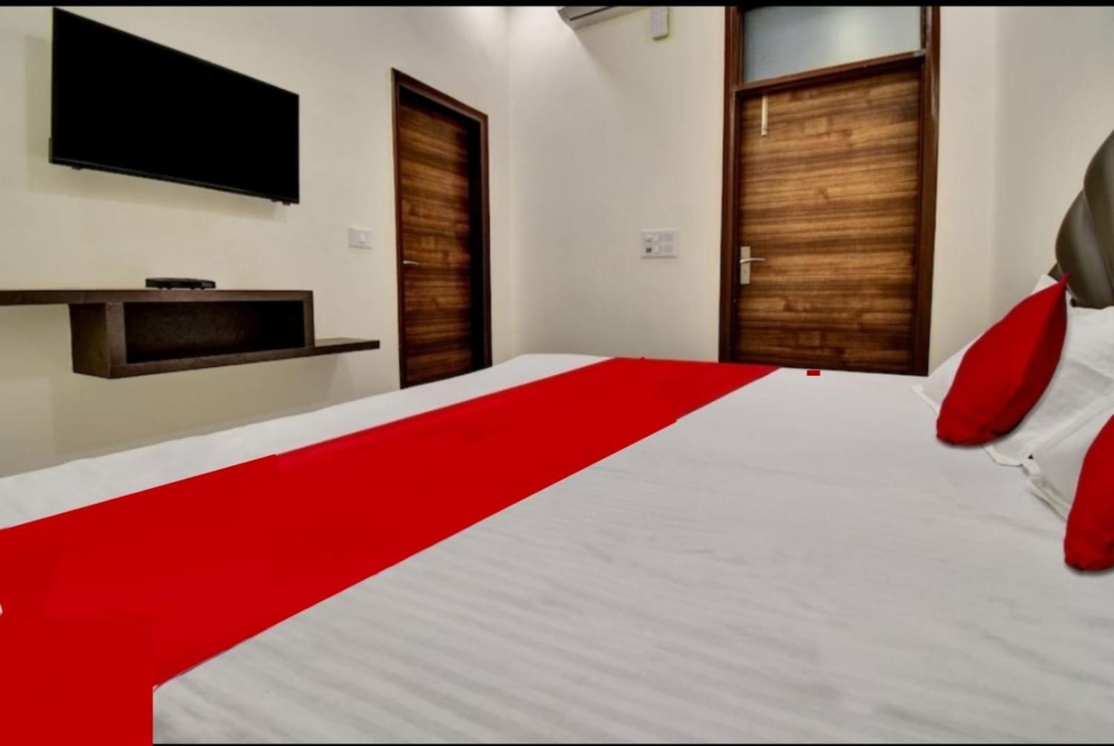 Hotel Roomshala 152 Sukoon